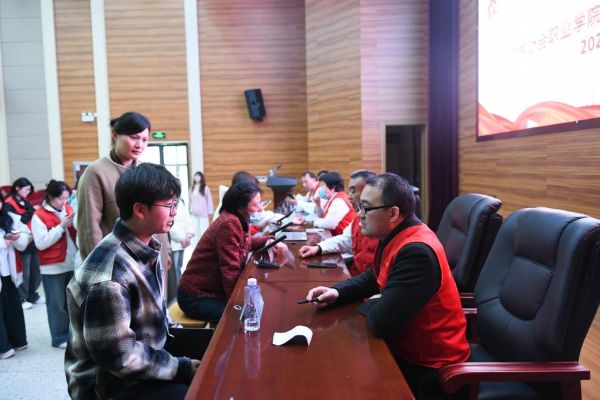 農(nóng)工黨連云港市第二人民醫(yī)院總支開展“學(xué)雷鋒”文明實踐健康公益活動2.jpg